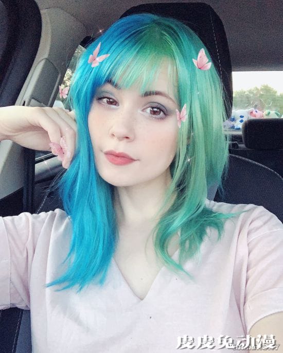 穿衣服秒变3D！身材销魂的美国Coser Blackberry