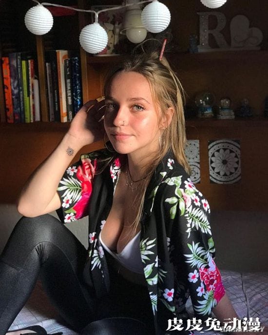 这身材有18岁？发育过度成熟的巴西美少女raphabonas