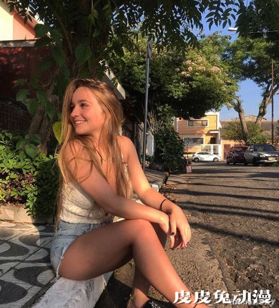 这身材有18岁？发育过度成熟的巴西美少女raphabonas