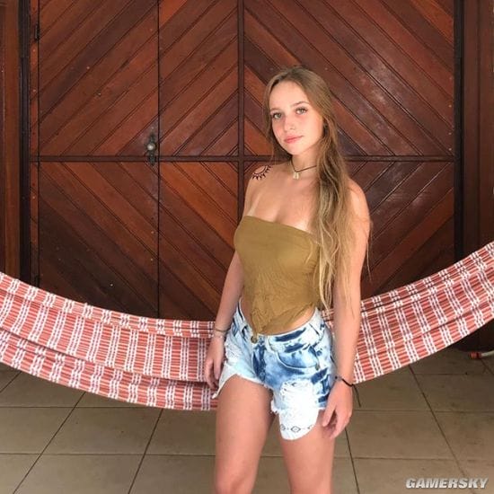 这身材有18岁？发育过度成熟的巴西美少女raphabonas