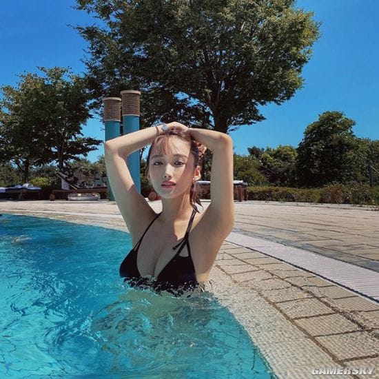 极品I字腿混血正妹 美臀派清纯系写真女星冈田纱里