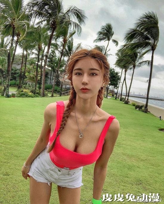 好身材随音乐一起舞动 赛车女郎转行的辣妹DJ SIENA