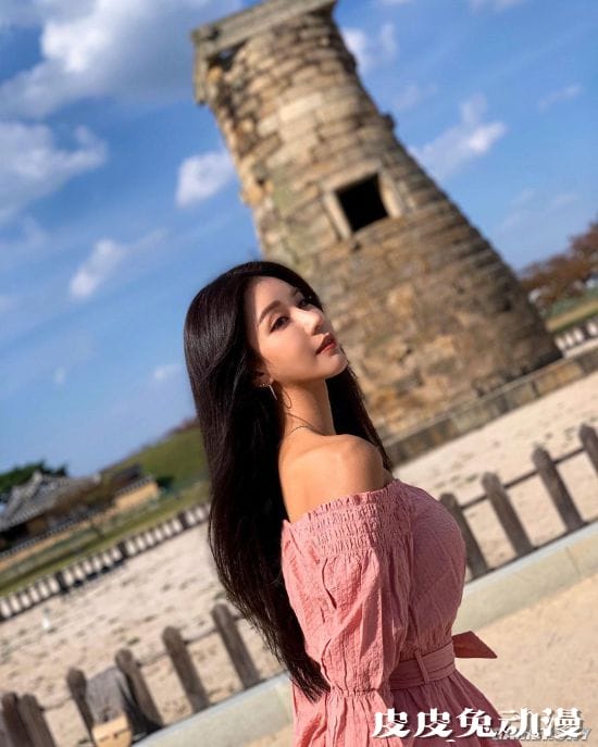 好身材随音乐一起舞动 赛车女郎转行的辣妹DJ SIENA