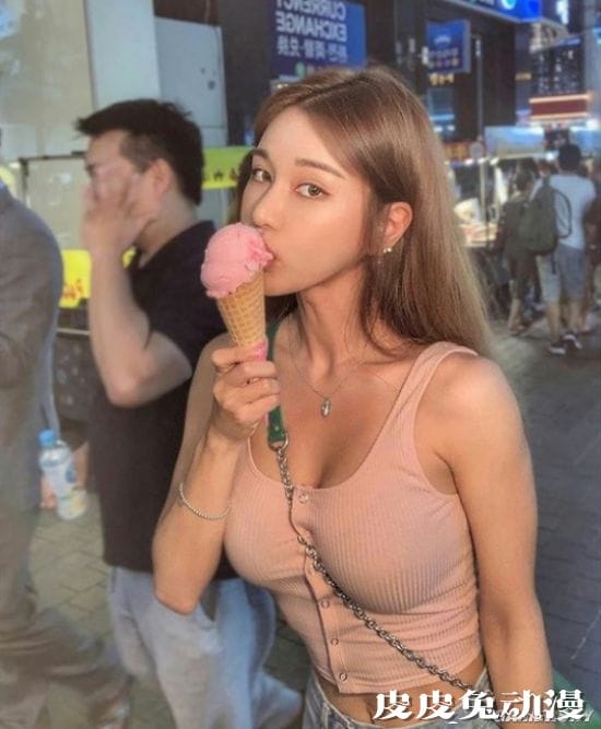 好身材随音乐一起舞动 赛车女郎转行的辣妹DJ SIENA