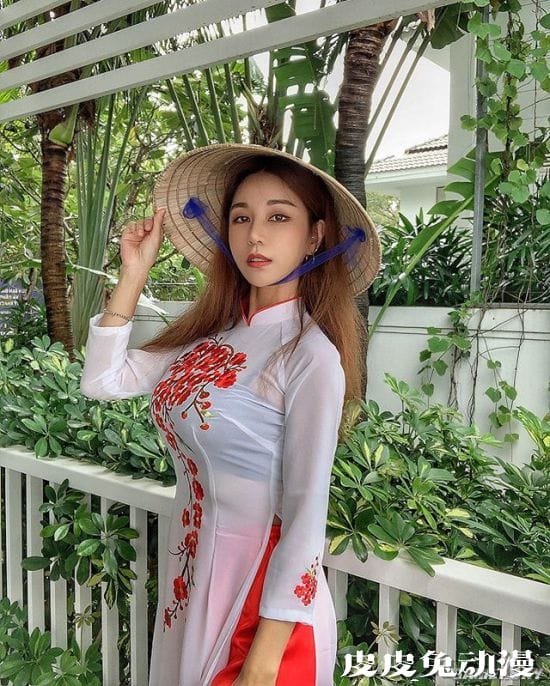 好身材随音乐一起舞动 赛车女郎转行的辣妹DJ SIENA