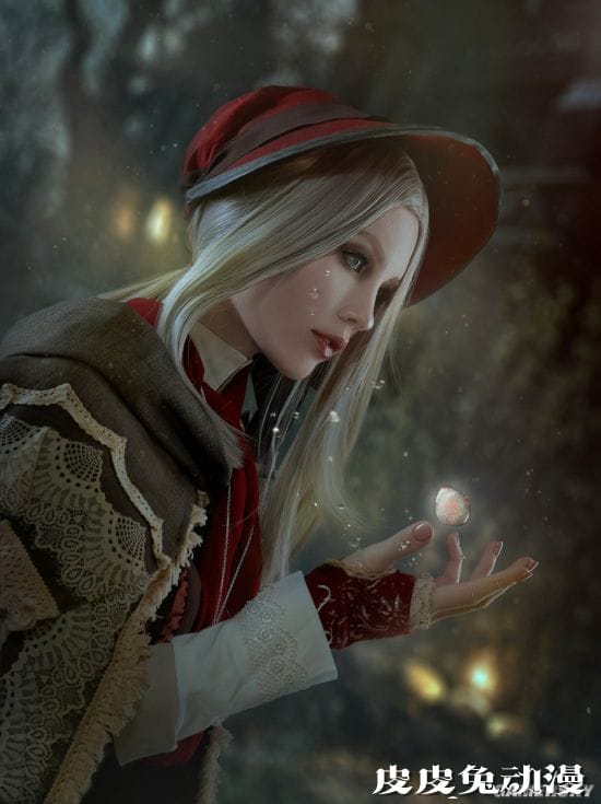 俄妹COS《血源》人偶妹子 精致娃娃脸完美还原