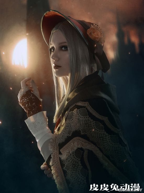 俄妹COS《血源》人偶妹子 精致娃娃脸完美还原