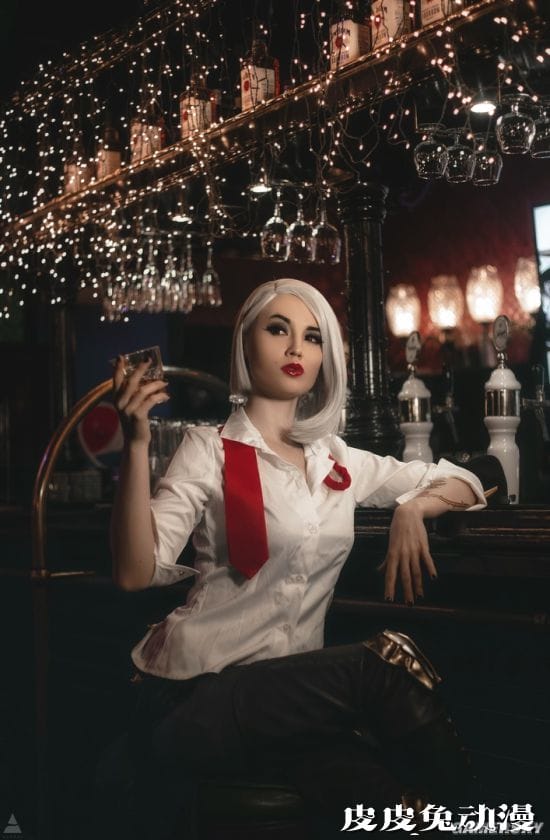 俄妹COS《血源》人偶妹子 精致娃娃脸完美还原