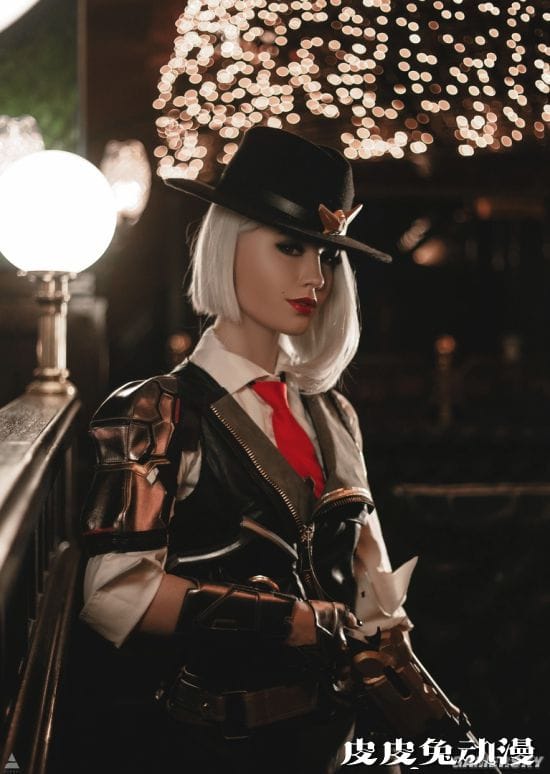 俄妹COS《血源》人偶妹子 精致娃娃脸完美还原