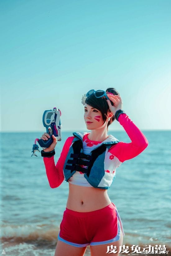 俄妹COS《血源》人偶妹子 精致娃娃脸完美还原