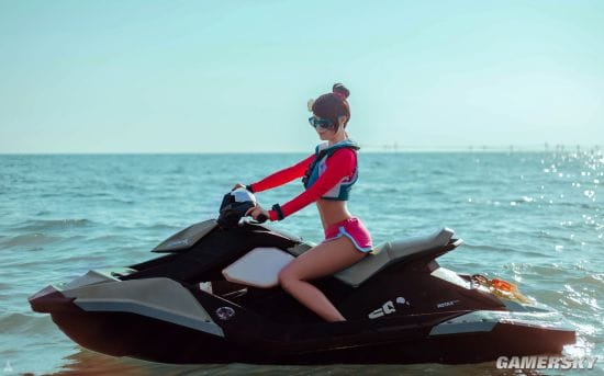 俄妹COS《血源》人偶妹子 精致娃娃脸完美还原