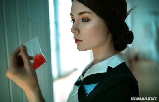 俄妹COS《血源》人偶妹子 精致娃娃脸完美还原