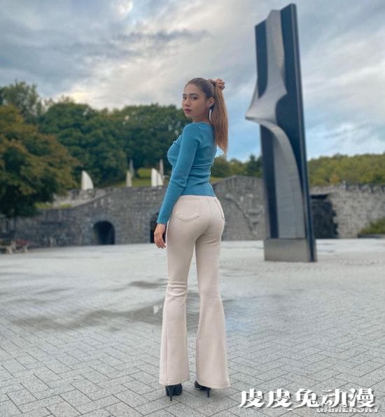 焦糖色美体好想咬一口！来自北海道的极品网红美月