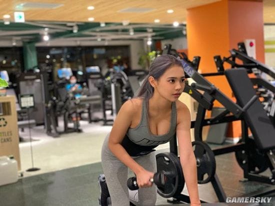 焦糖色美体好想咬一口！来自北海道的极品网红美月