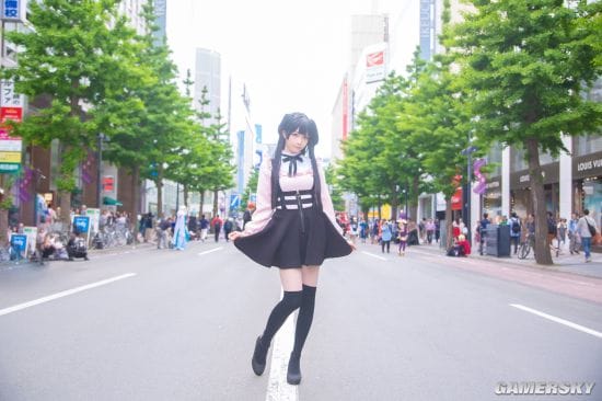 绝对领域的狂欢 推特迷你短裙日画师与COSER晒美照