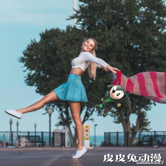 绝对领域的狂欢 推特迷你短裙日画师与COSER晒美照