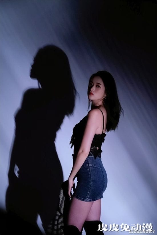 绝对领域的狂欢 推特迷你短裙日画师与COSER晒美照