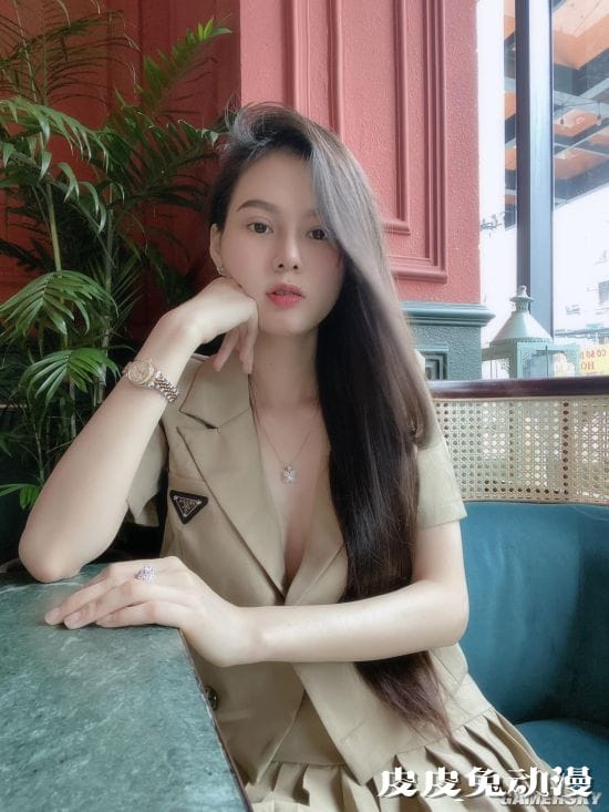 肤白貌美身材超有料 来自越南的娇嫩女主播ArBi