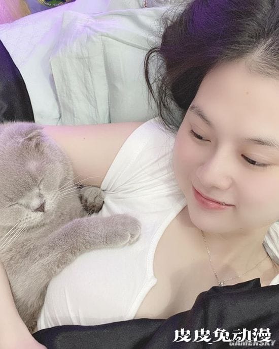 肤白貌美身材超有料 来自越南的娇嫩女主播ArBi