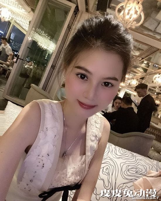 肤白貌美身材超有料 来自越南的娇嫩女主播ArBi