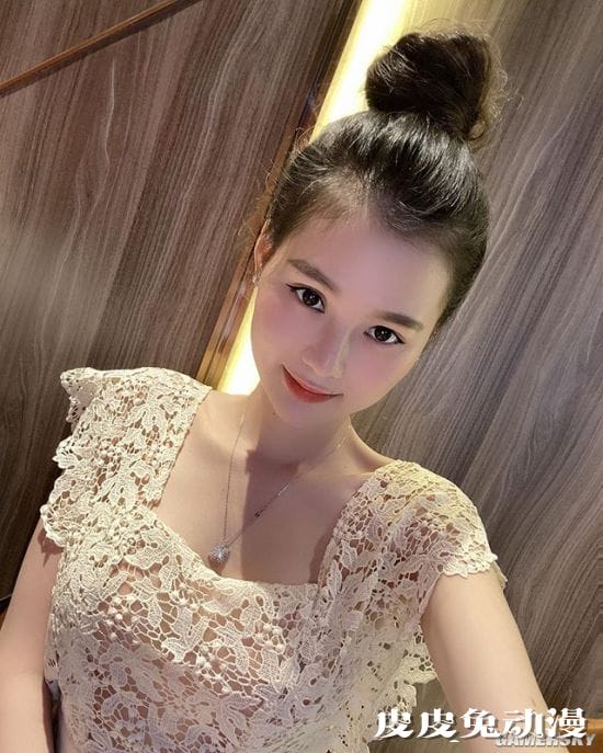 肤白貌美身材超有料 来自越南的娇嫩女主播ArBi