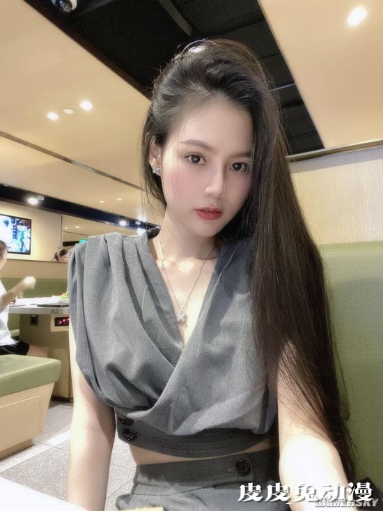 肤白貌美身材超有料 来自越南的娇嫩女主播ArBi