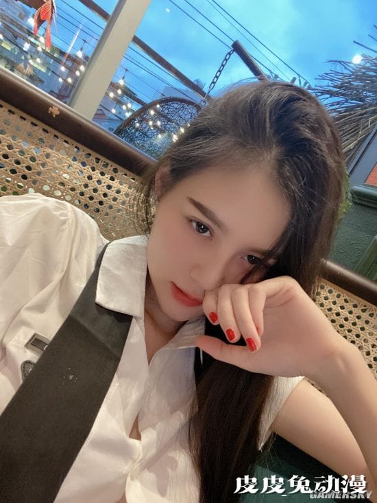 肤白貌美身材超有料 来自越南的娇嫩女主播ArBi