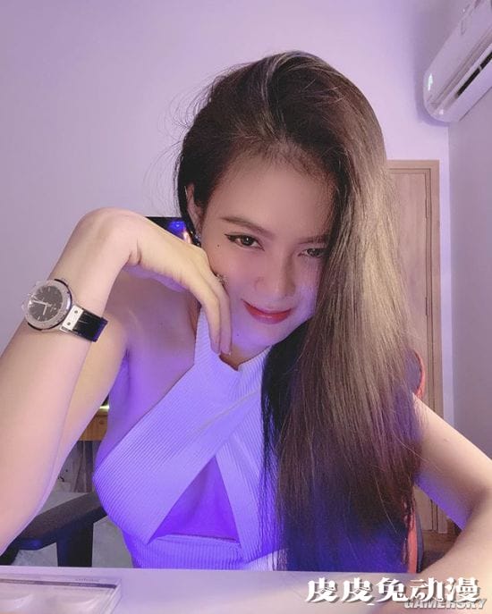 肤白貌美身材超有料 来自越南的娇嫩女主播ArBi