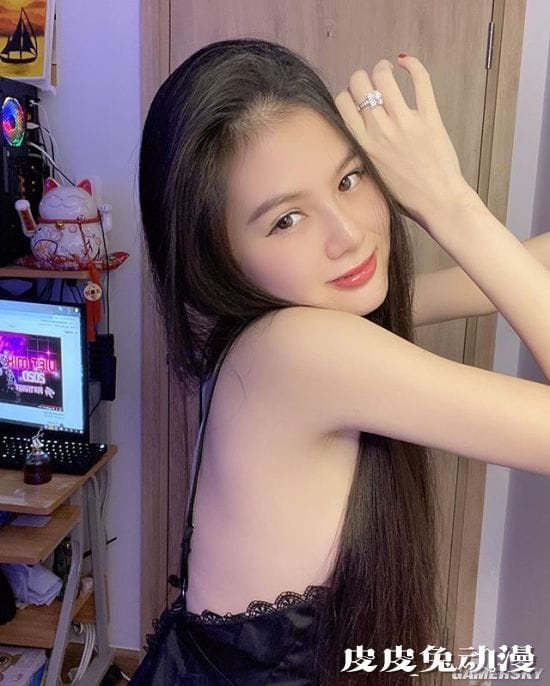 肤白貌美身材超有料 来自越南的娇嫩女主播ArBi