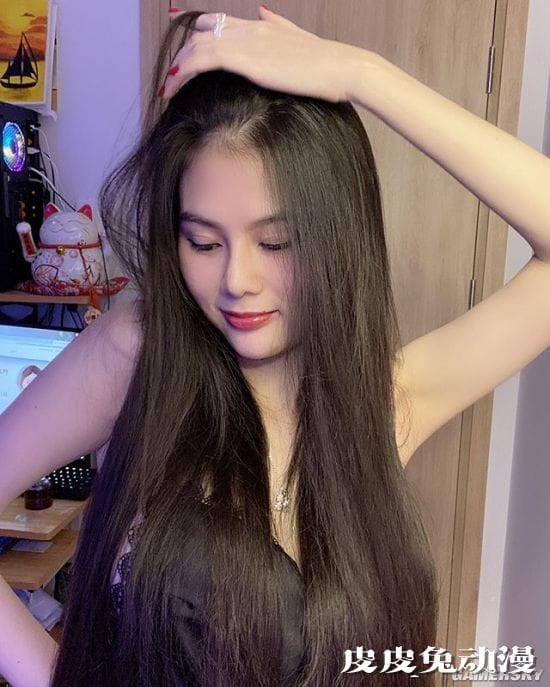 肤白貌美身材超有料 来自越南的娇嫩女主播ArBi