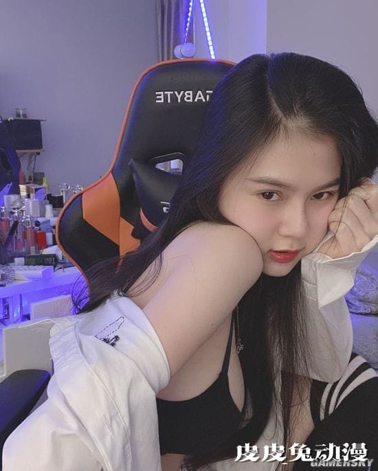 肤白貌美身材超有料 来自越南的娇嫩女主播ArBi