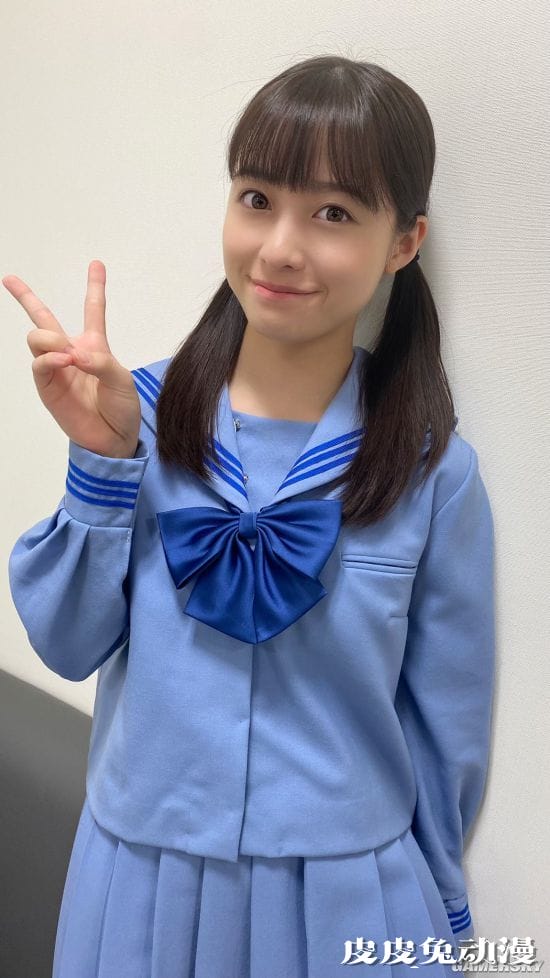 桥本环奈《小说之神》幕后照 戴眼镜的短发文艺少女