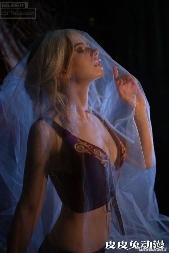 俄妹COS《巫师3》希里 薄纱下的神秘美体