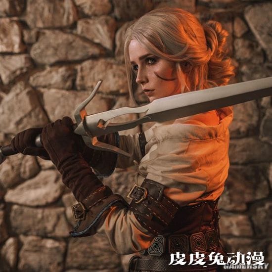 俄妹COS《巫师3》希里 薄纱下的神秘美体