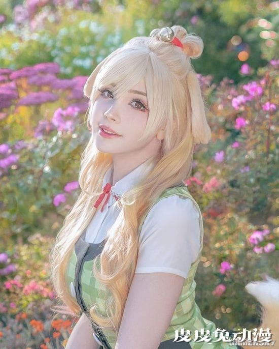 德妹COS《动森》西施惠 短裙女秘书多了几分性感