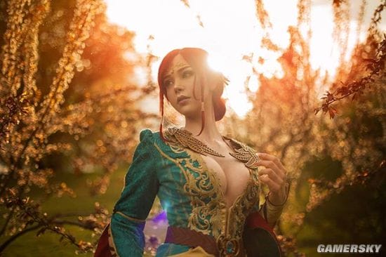 德妹COS《动森》西施惠 短裙女秘书多了几分性感