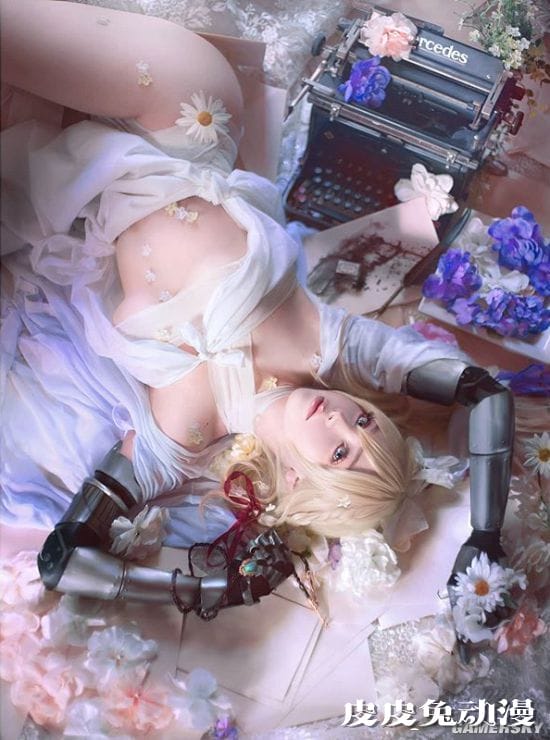 德妹COS《动森》西施惠 短裙女秘书多了几分性感