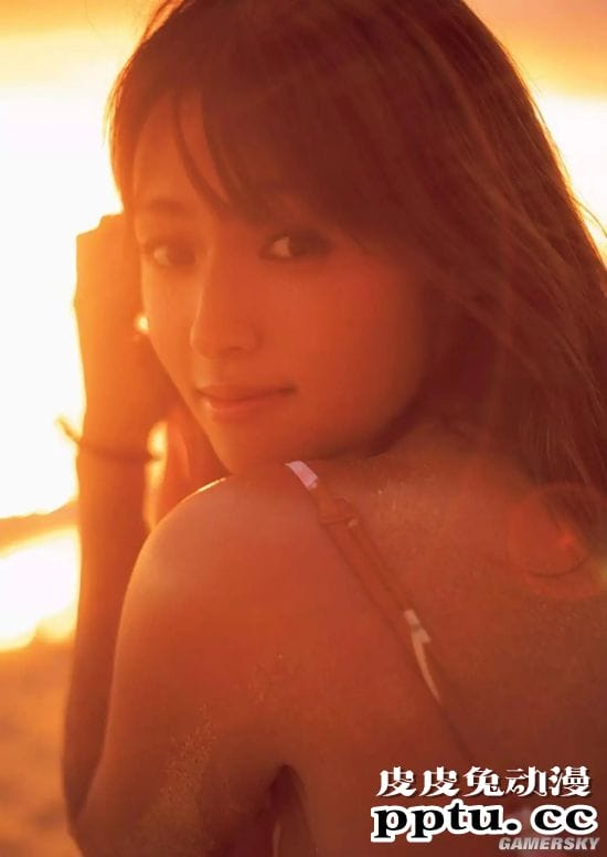 38岁依旧性感犹在 日本写真女星深田恭子发布2021年月历写真