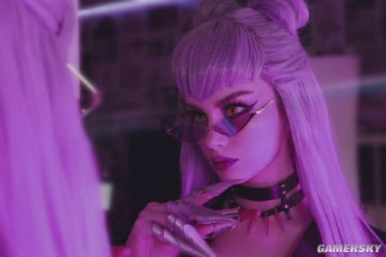 俄妹COS《LOL》KDA女团伊芙琳 深V及腰完美还原