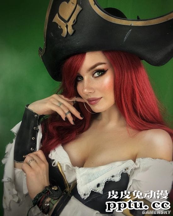 俄妹COS《LOL》KDA女团伊芙琳 深V及腰完美还原