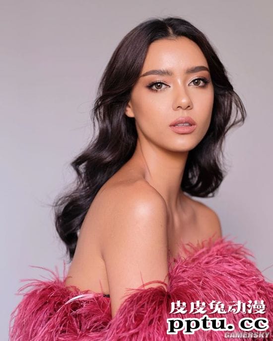 混血美颜犹如人间芭比 泰国环球小姐冠军出炉