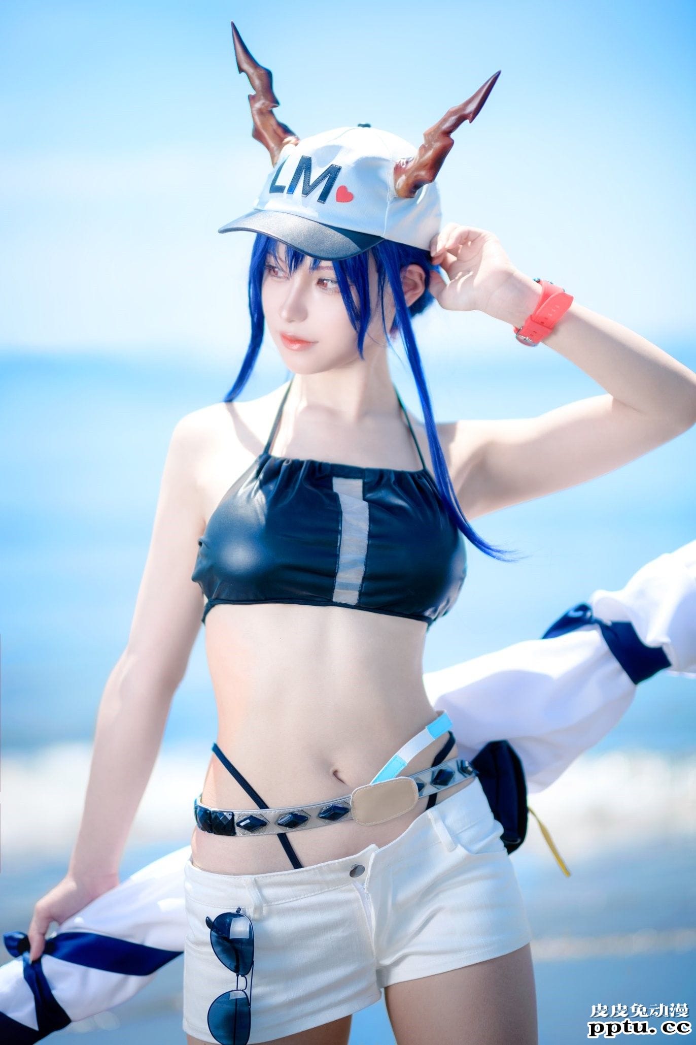 泳装小姐姐腹肌更瞩目 一周大师级CosPlay赏