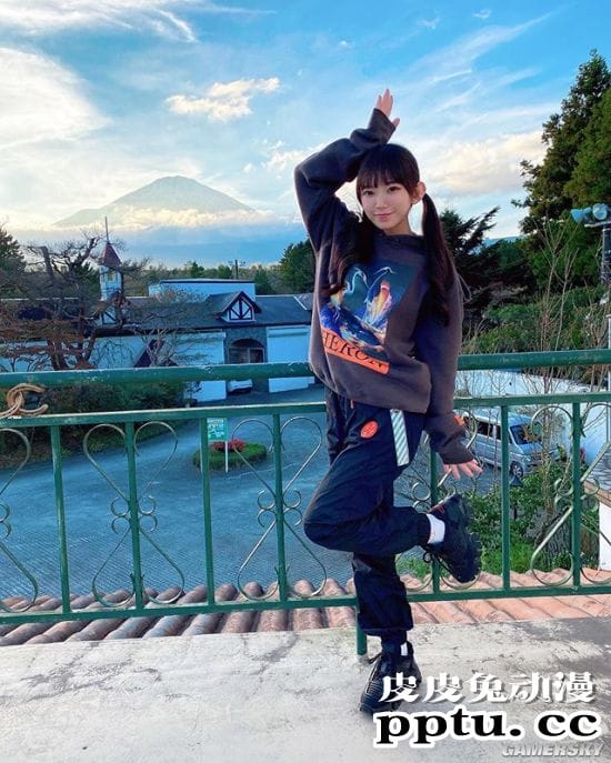 长泽茉里奈害羞的欧派问题 解答世界上最大的罩杯