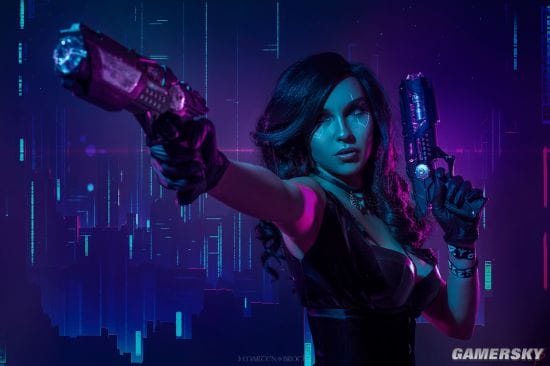 俄妹COS赛博朋克版叶奈法 皮衣女术士展现科技魔法