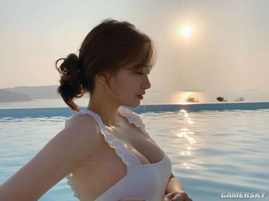 紧身运动衣凸显好身材 韩国健身正妹肉感十足