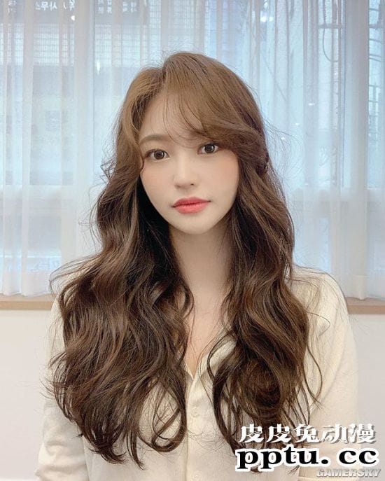 紧身运动衣凸显好身材 韩国健身正妹肉感十足