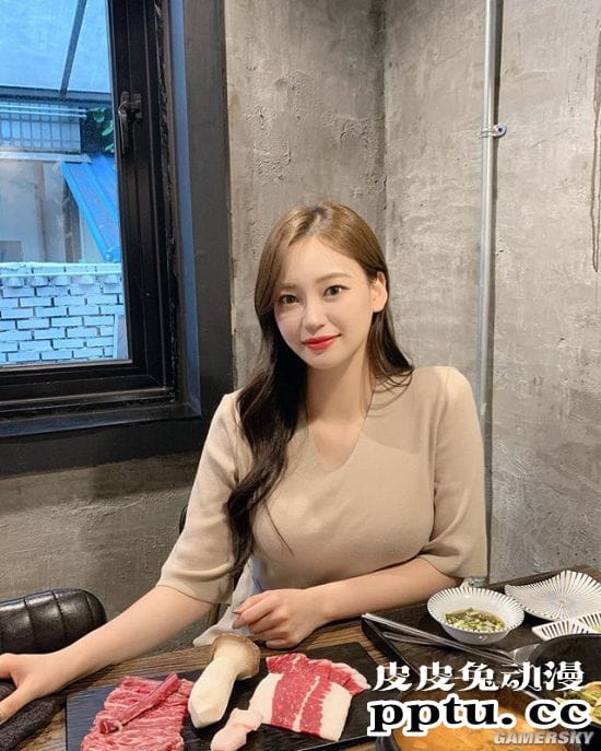 紧身运动衣凸显好身材 韩国健身正妹肉感十足