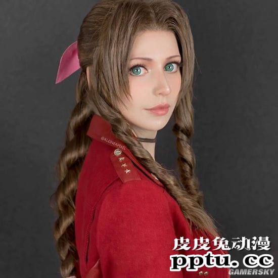 美妆博主COS神还原 化妆技突破次元壁