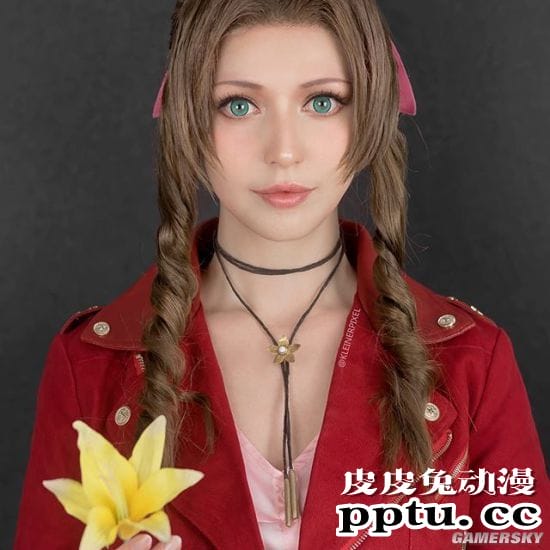 美妆博主COS神还原 化妆技突破次元壁