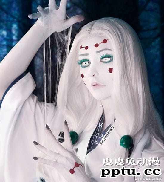 美妆博主COS神还原 化妆技突破次元壁